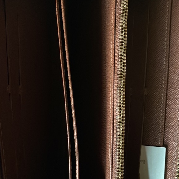 Sold *Authentic Louis Vuitton Zippy Wallet - Picture 13 of 15